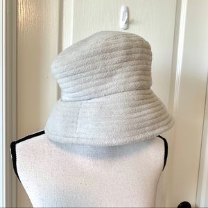 Lands End Knit Cream Colored Bucket 